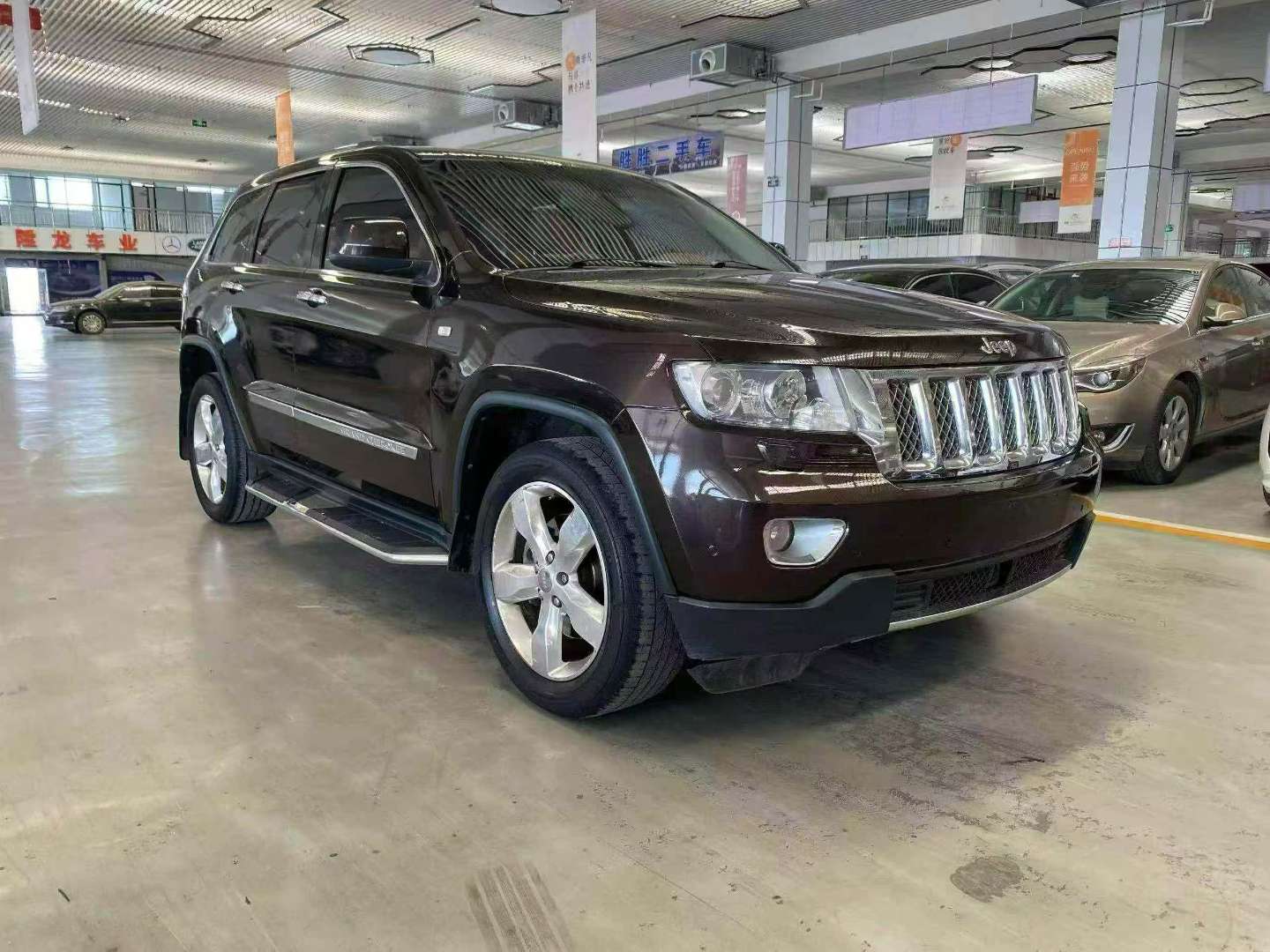 Jeep Grand Cherokee 2012 3.6L Automatic High Spec with Lift Kit 2