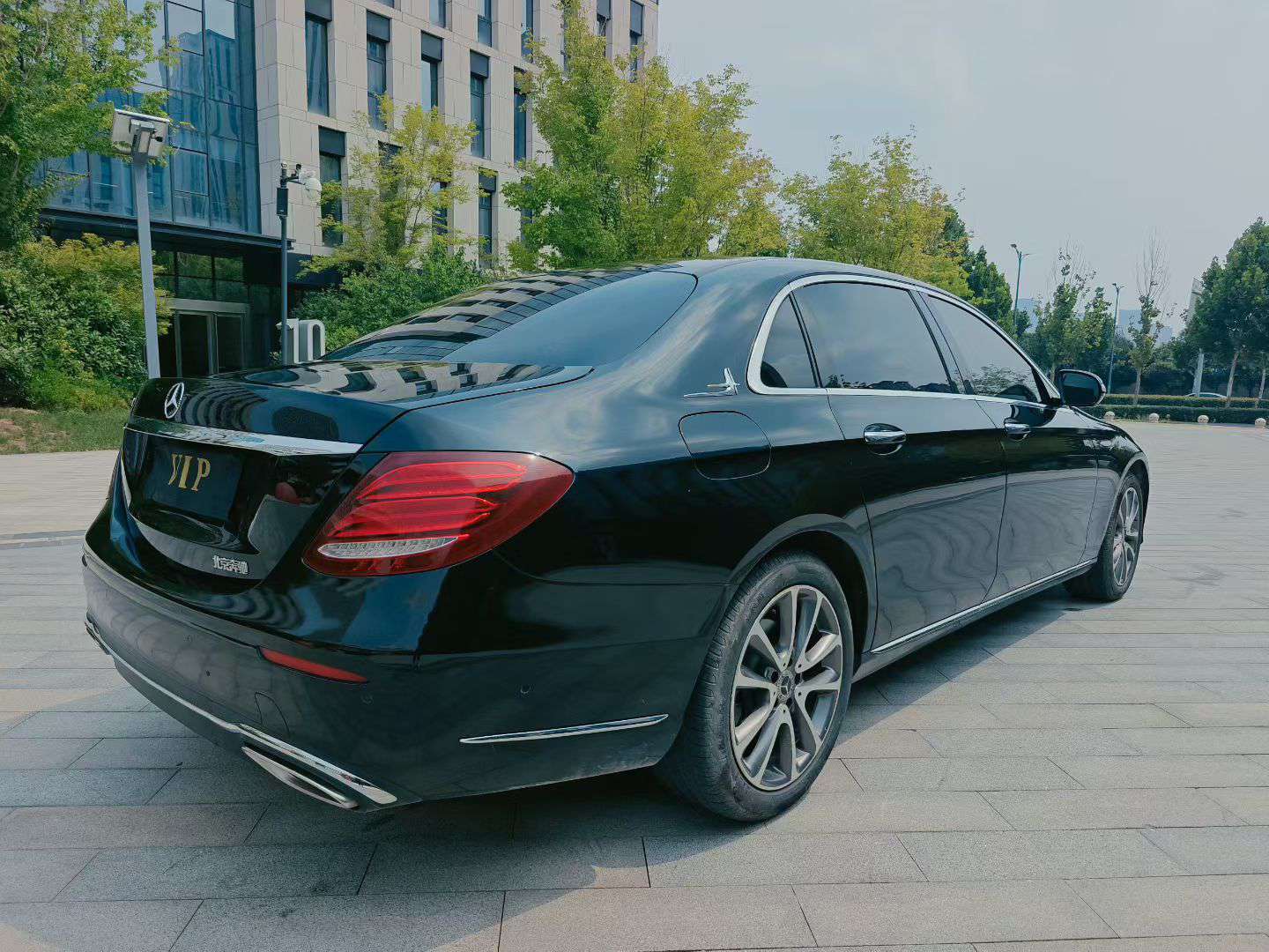Mercedes-Benz E-Class 2.0T Automatic with Sunroof 9