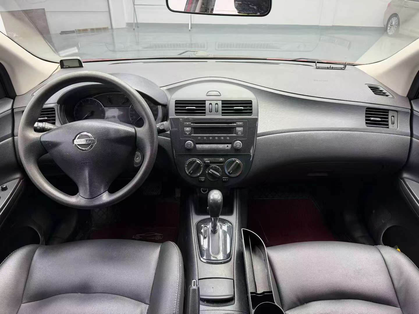 Nissan Tiida 1.6 XE 8