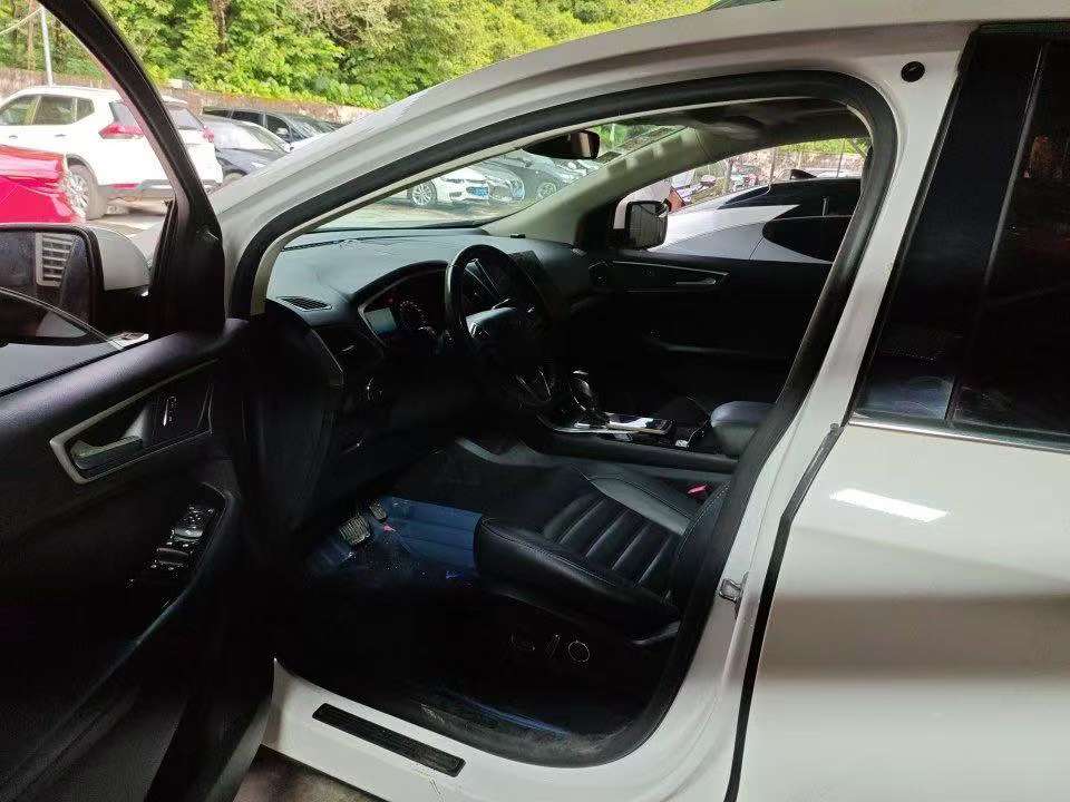 Ford Edge 2.0T 2WD Platinum Edition 6