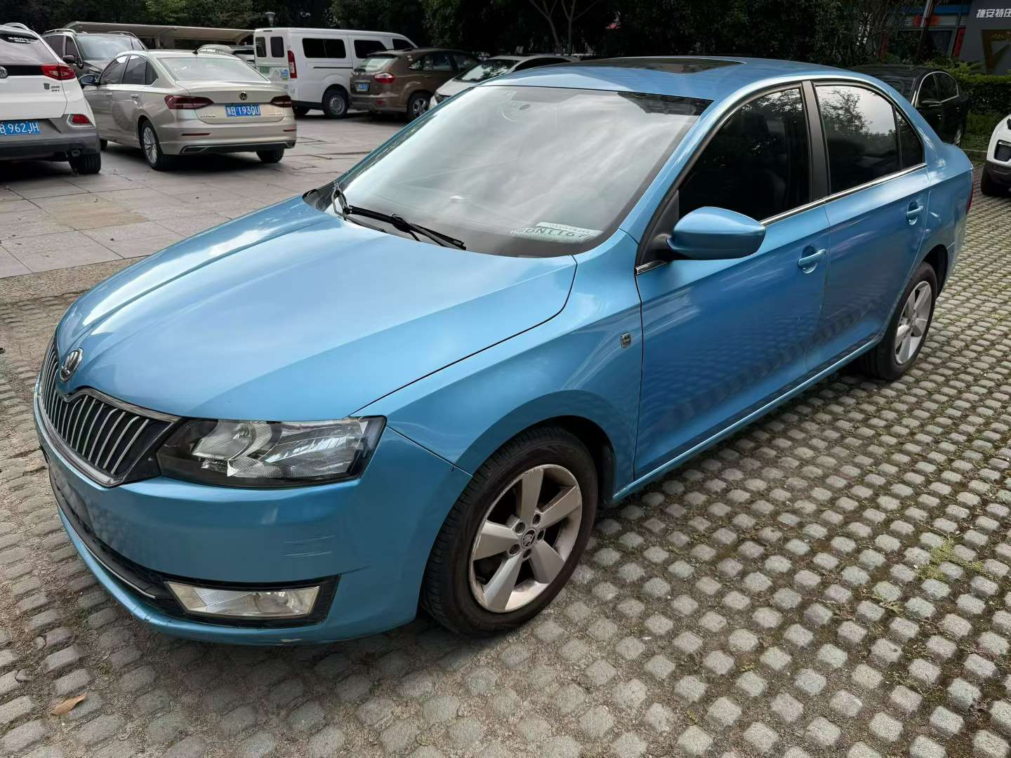 Skoda Rapid 1.6L Automatic Sunroof 2