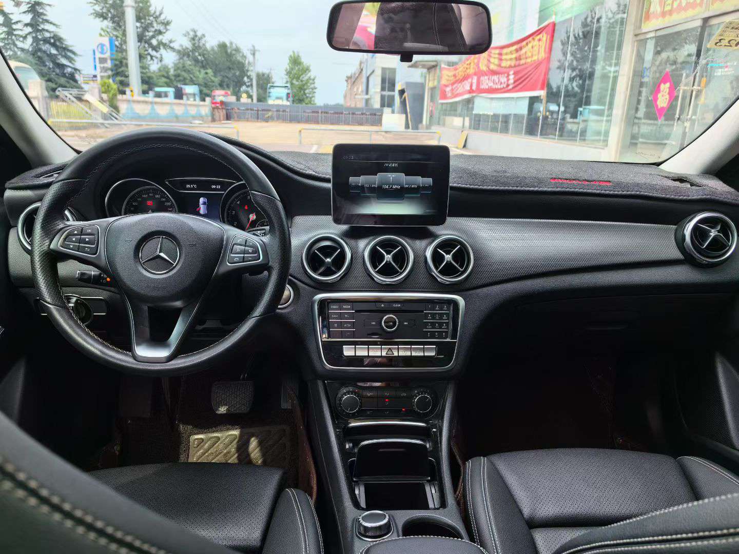 Mercedes-Benz GLA 2017 GLA200 1.6T Automatic Panoramic Sunroof 7