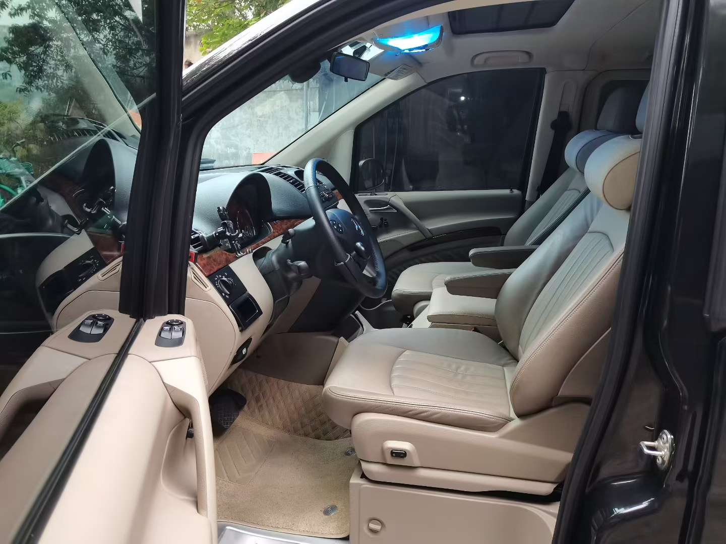Mercedes-Benz Viano 2.5L Luxury Edition 8