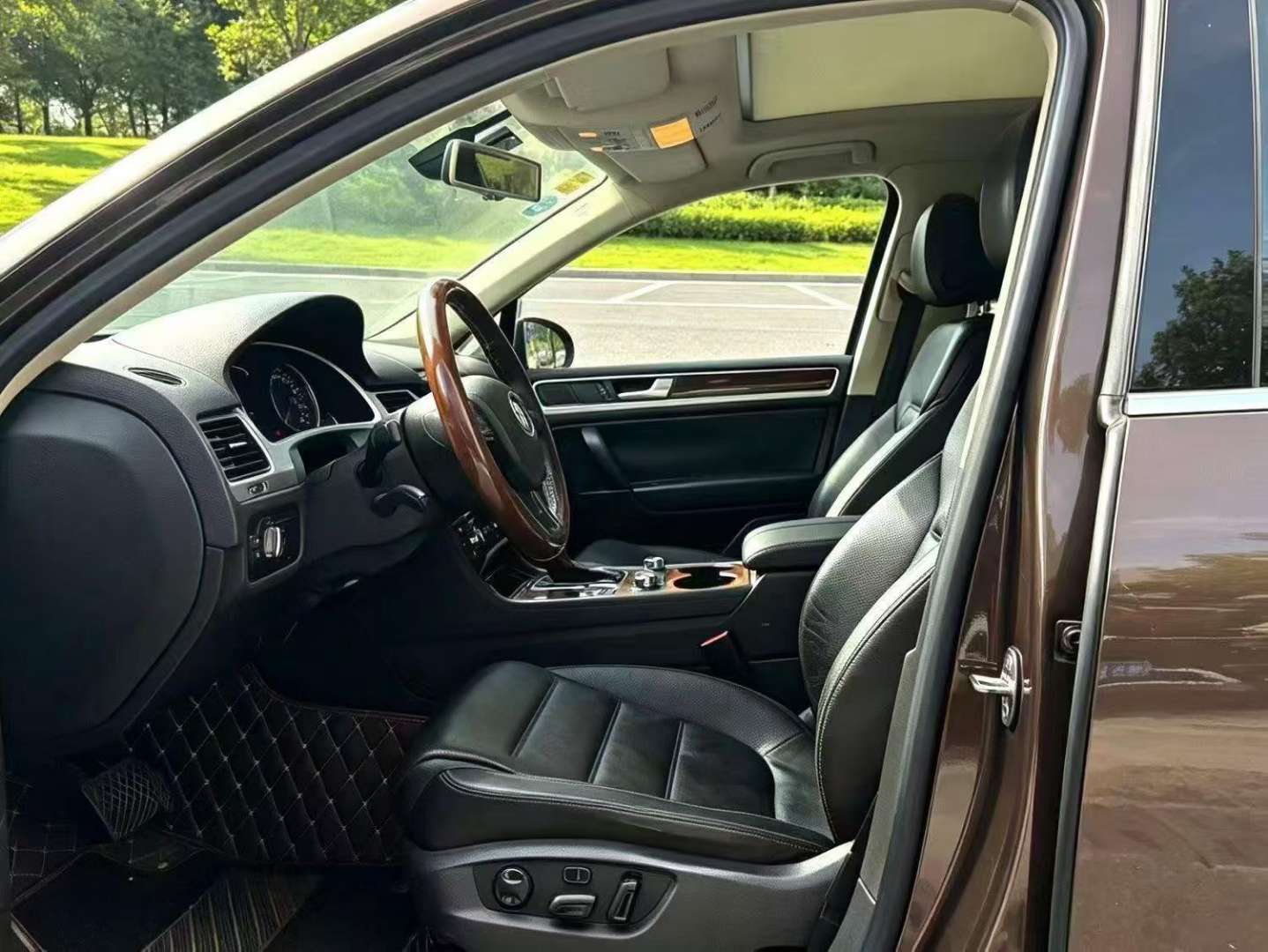 Volkswagen Touareg High Trim with Suspension Lift 5