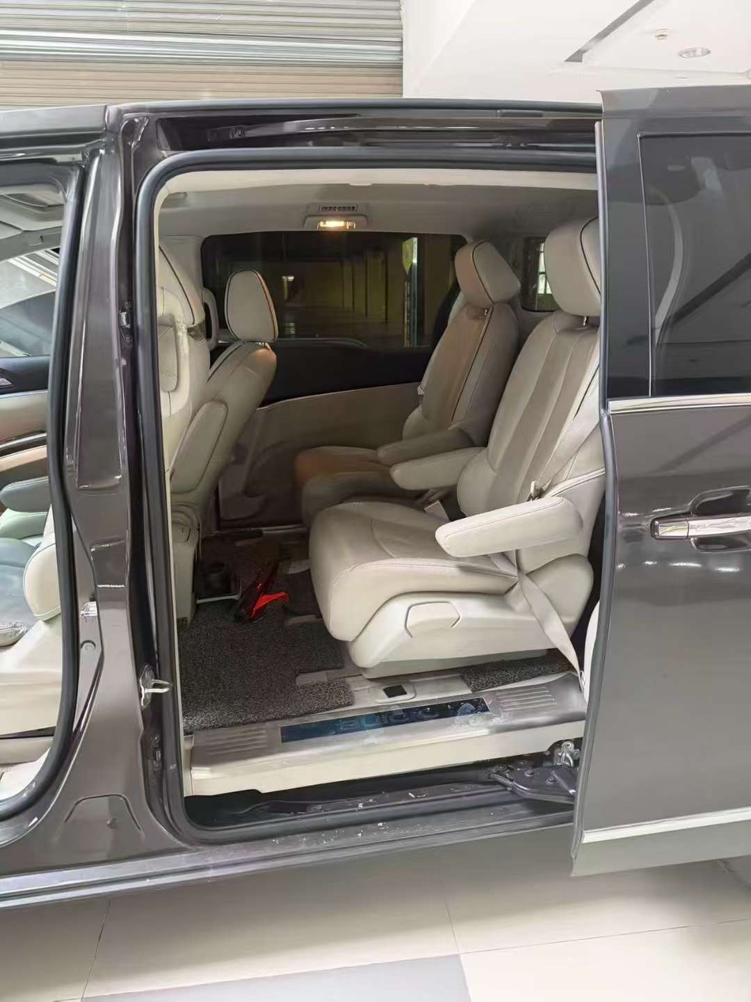 Buick GL8 652 Luxury 5