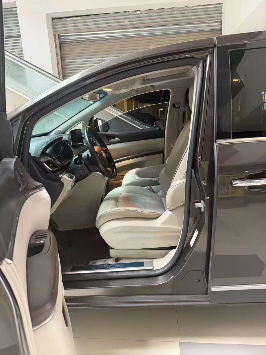 Buick GL8 652 Luxury 4