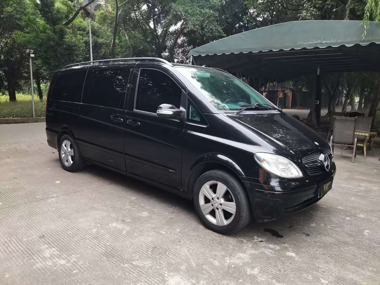 Mercedes-Benz Viano 2.5L Luxury Edition 2