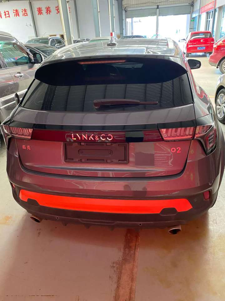 Lynk & Co 02 2.0T 4