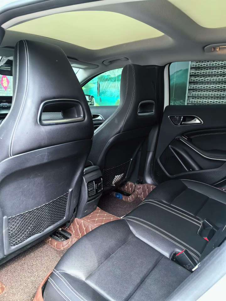 Mercedes-Benz GLA 2017 GLA200 1.6T Automatic Panoramic Sunroof 8