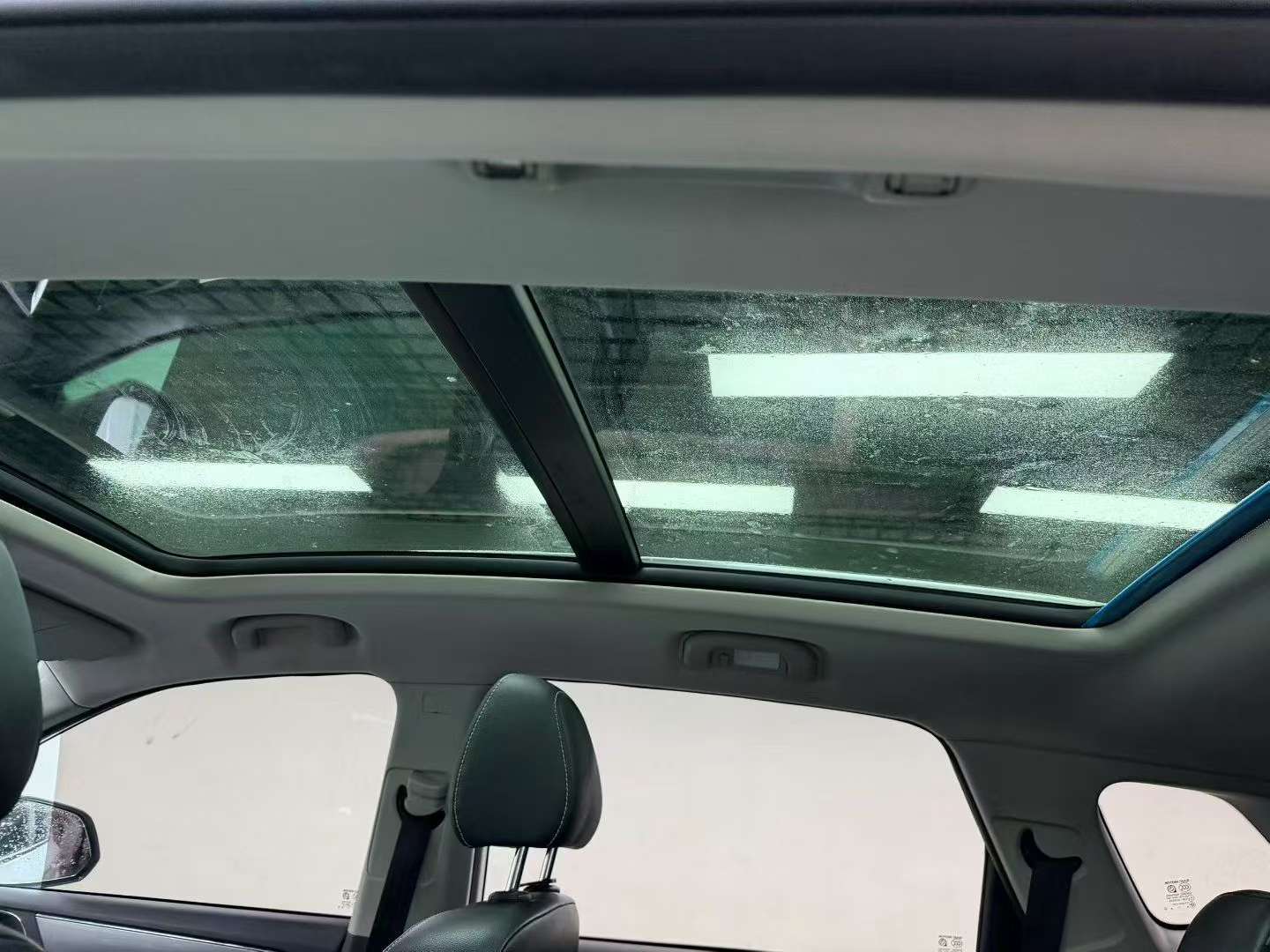 Roewe RX5 1.5T Panoramic Sunroof 2