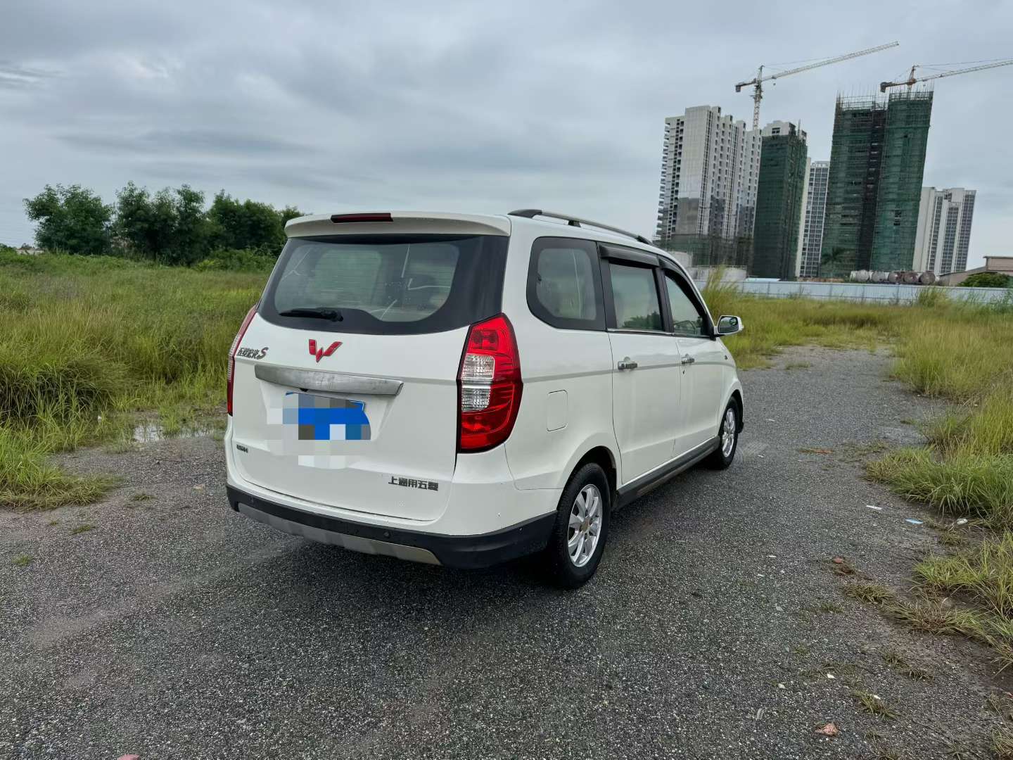 Wuling Hongguang S 8
