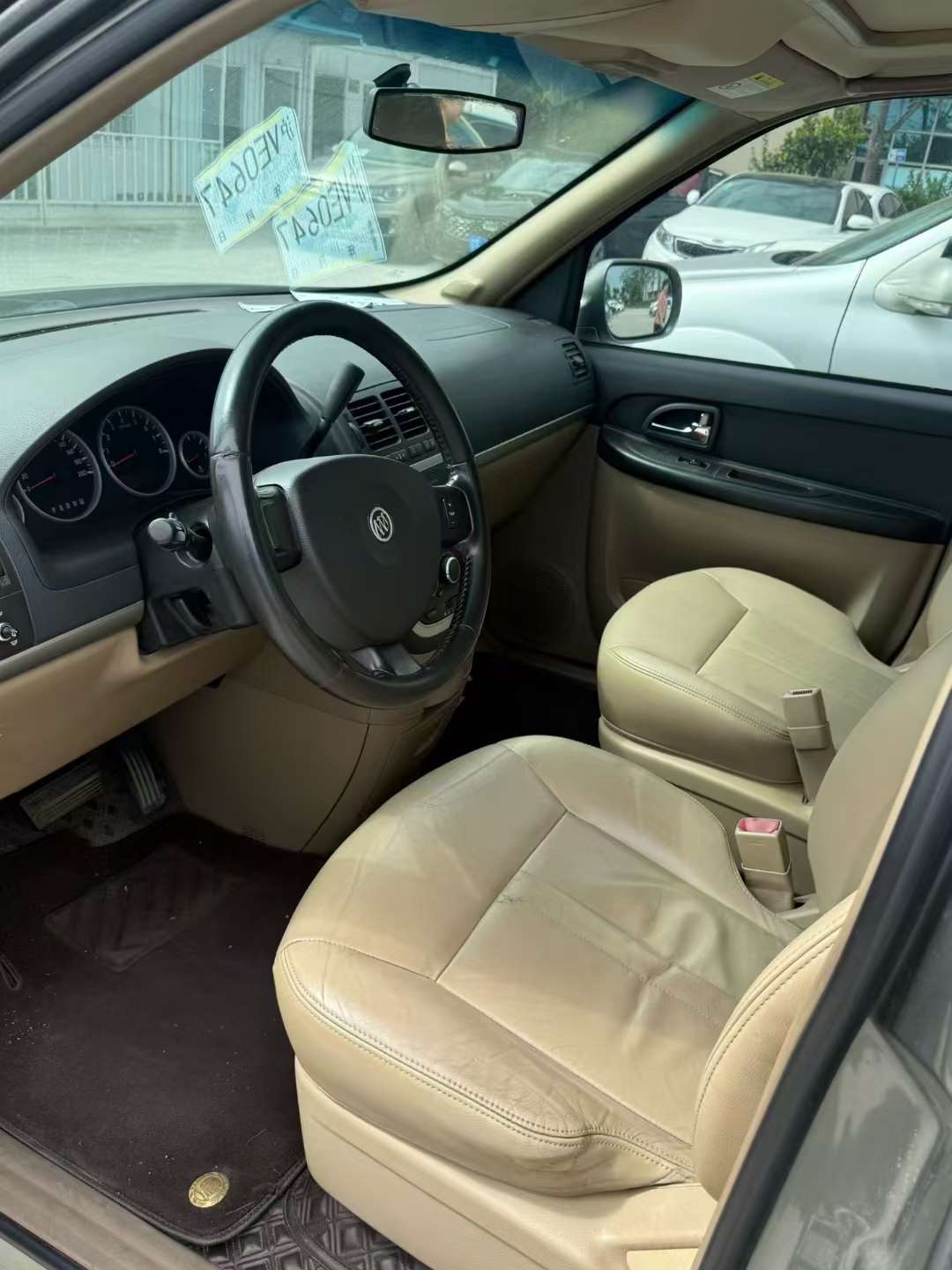 Buick GL8 2.4L Automatic Sunroof 3