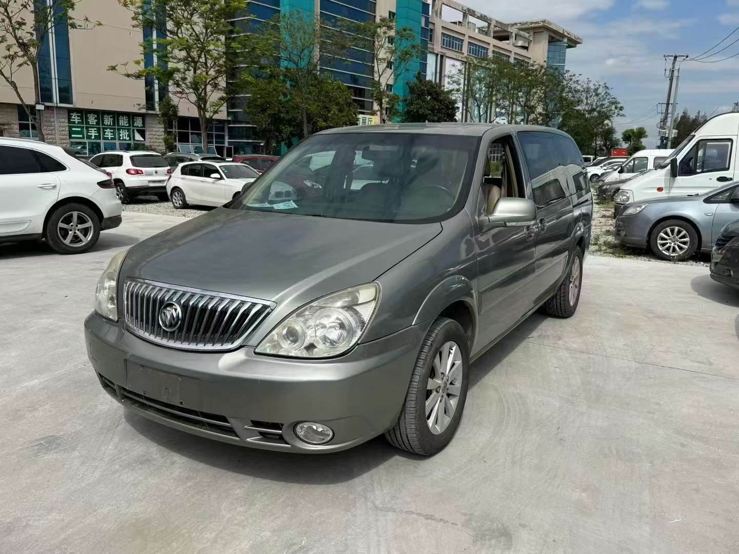 Buick GL8 2.4L Automatic Sunroof