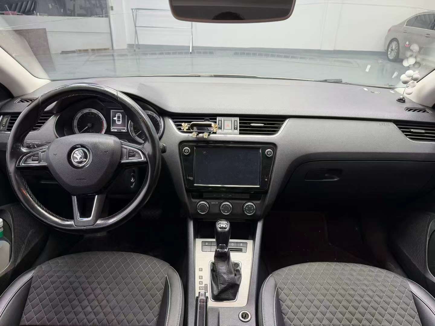 Skoda Octavia 1.6L High Trim 8