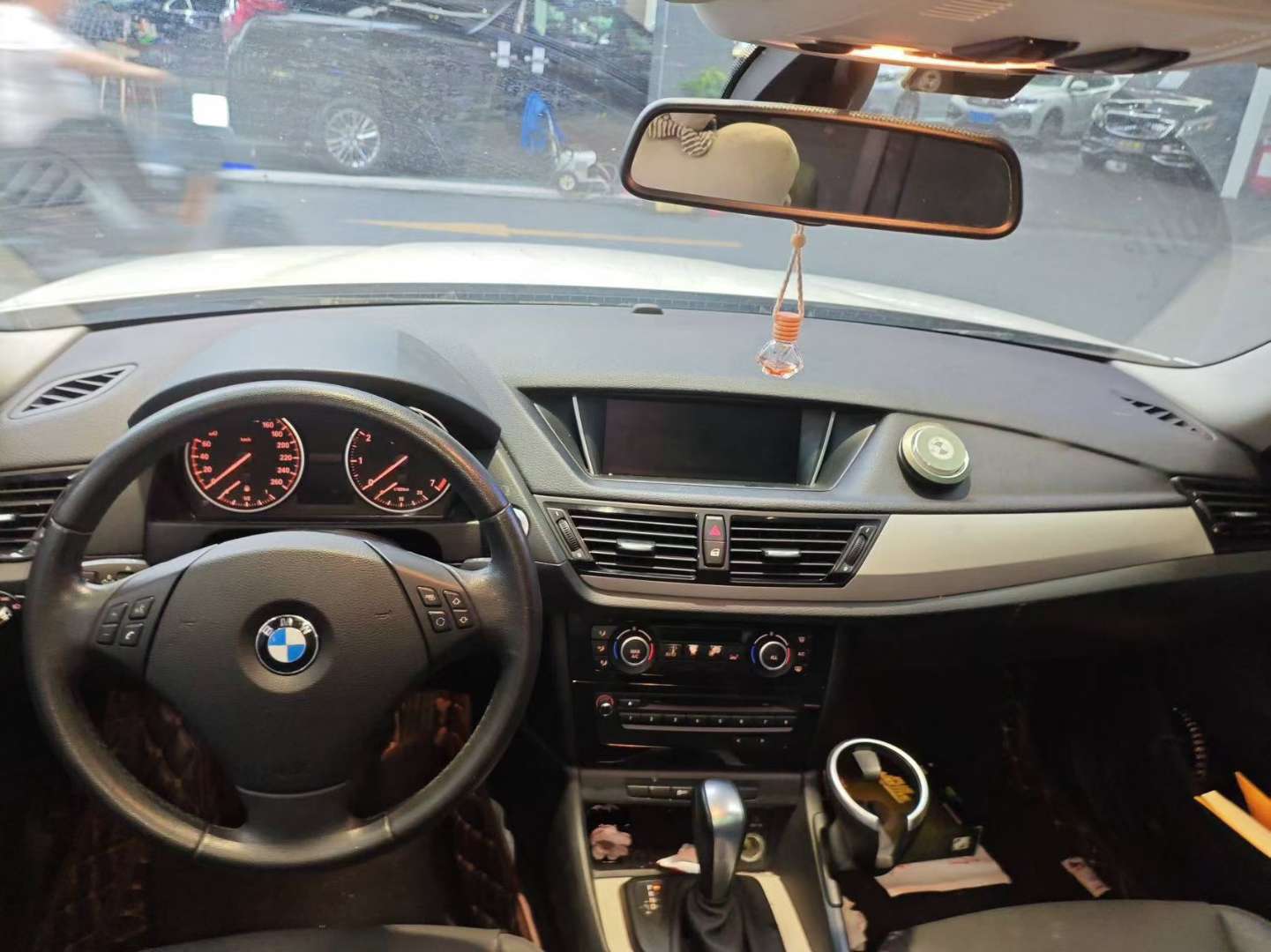 BMW X1 2.0L 18i Luxury Trim 7