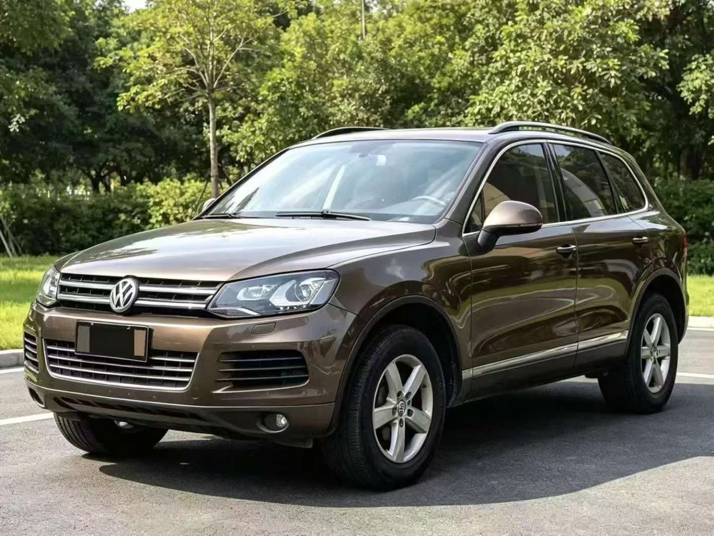 Volkswagen Touareg High Trim with Suspension Lift 2