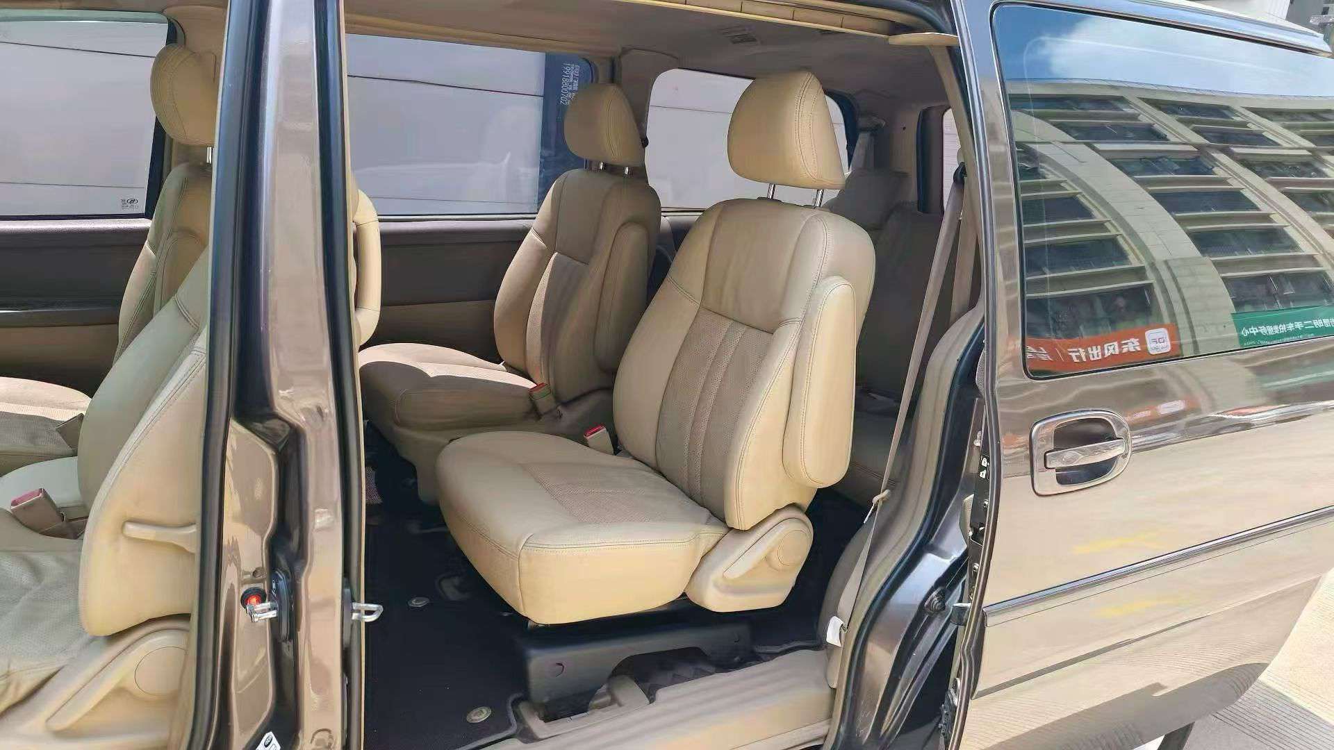 Buick GL8 2.4L Automatic 7-Seater Business Van 5