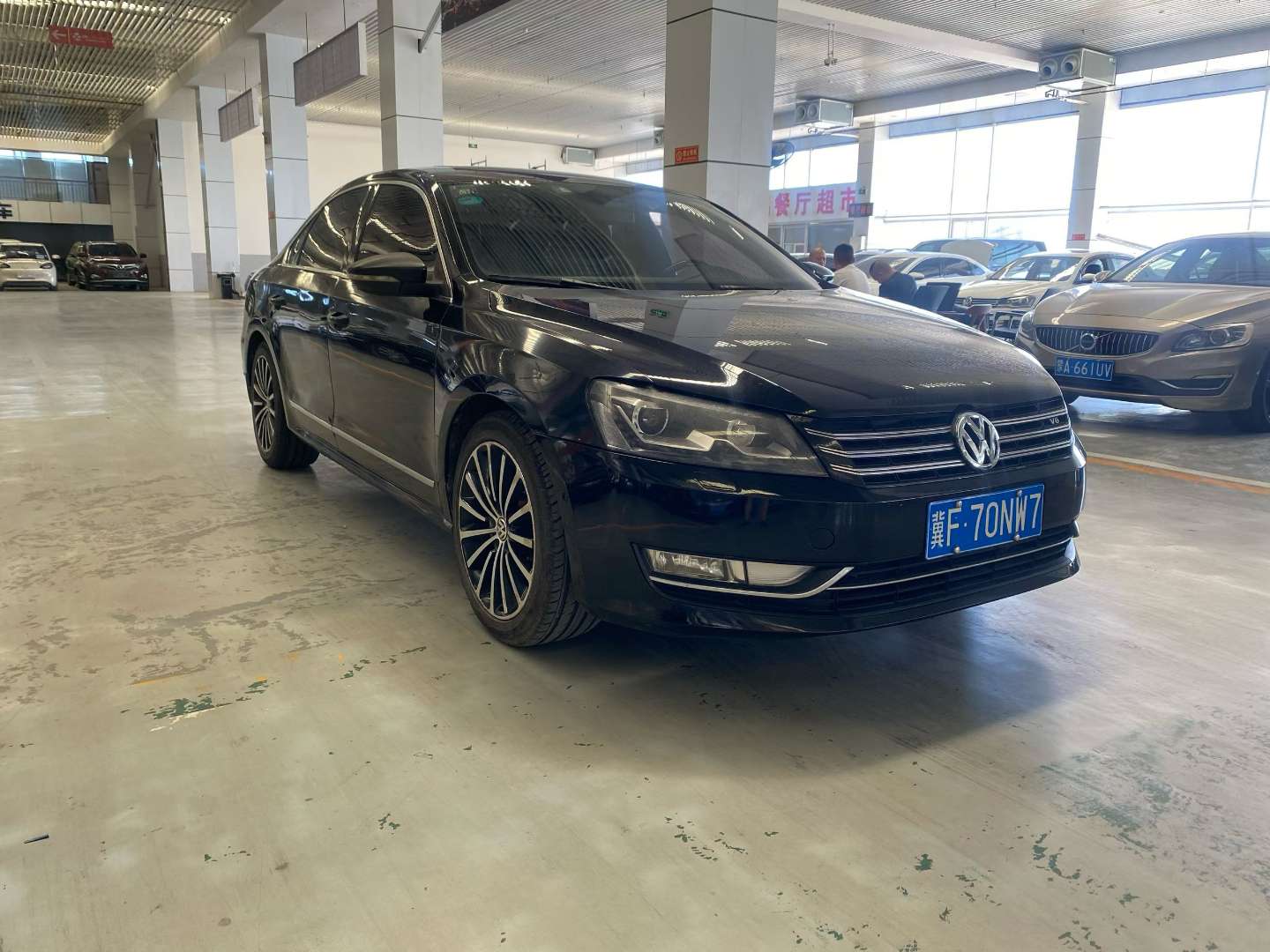 Volkswagen Passat 3.0L V6 2
