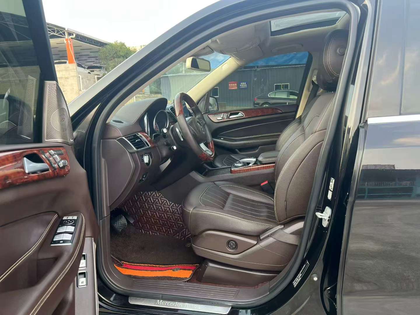 Mercedes-Benz GLS GLS320 7-Seat AWD Full-size SUV 4
