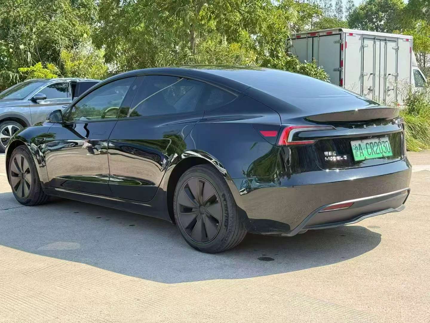 Tesla Model 3 6