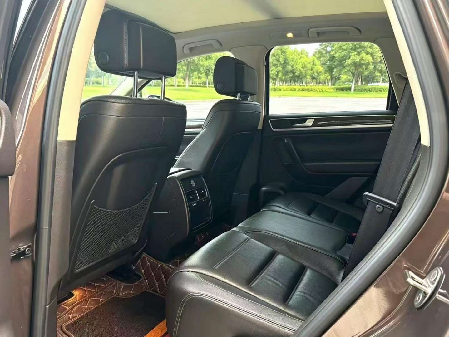 Volkswagen Touareg High Trim with Suspension Lift 6