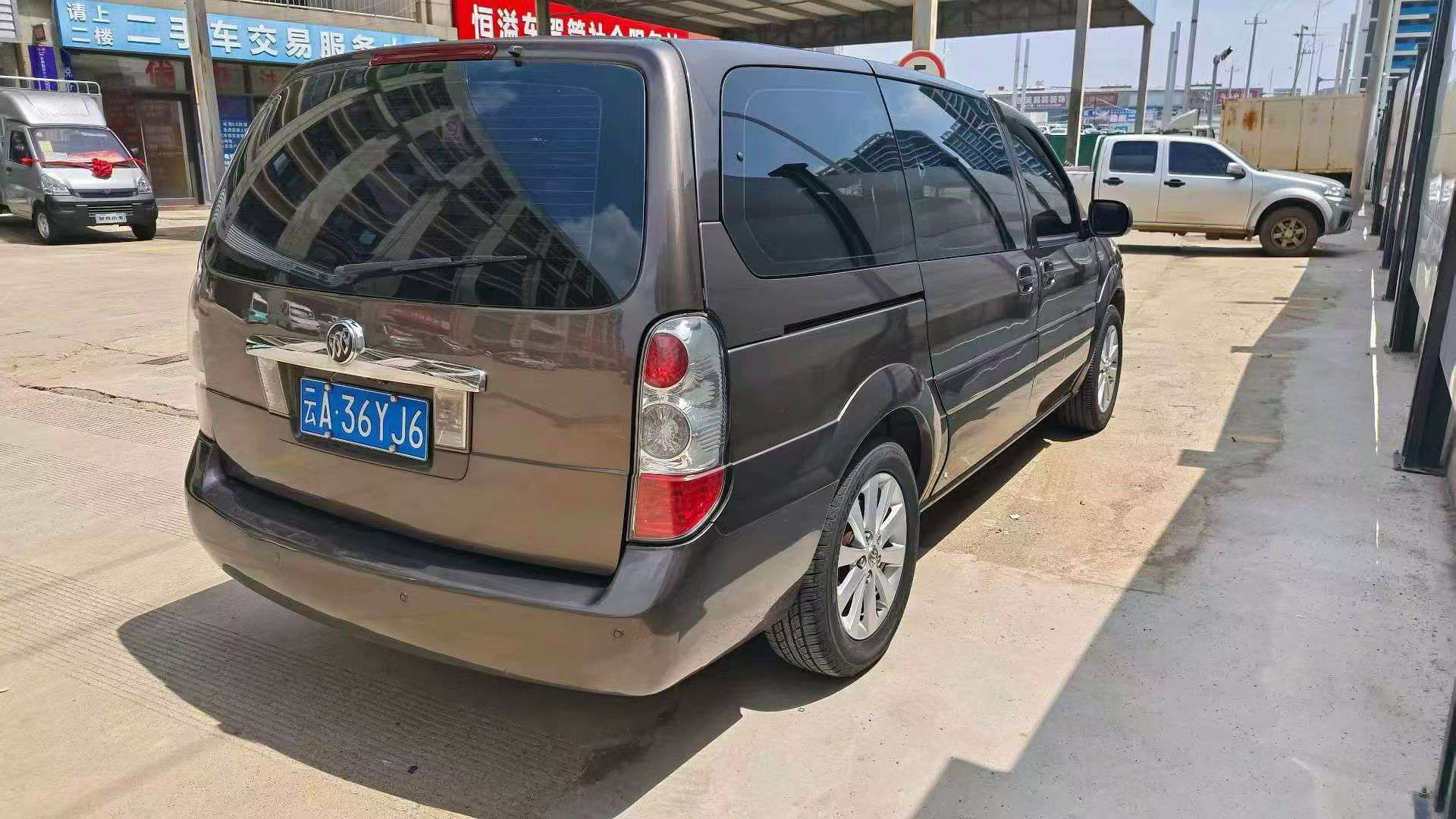 Buick GL8 2.4L Automatic 7-Seater Business Van 7
