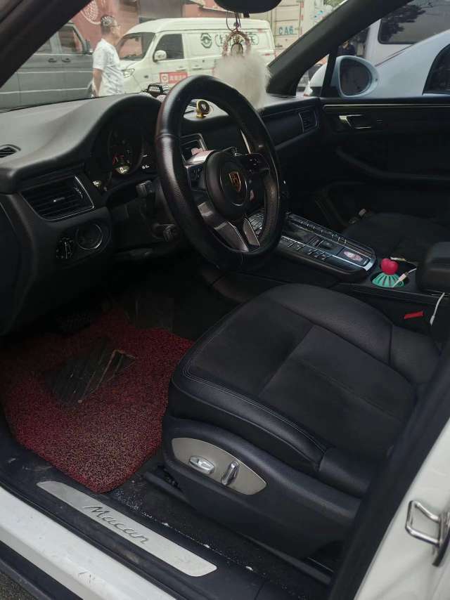 Porsche Macan 3