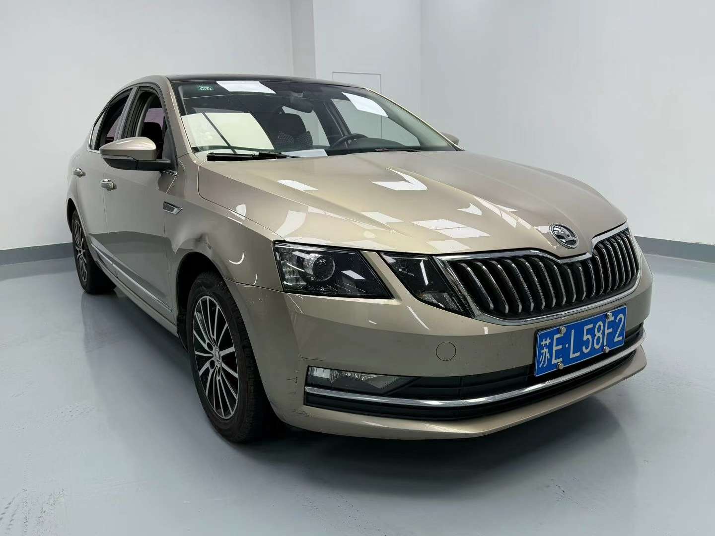 Skoda Octavia 1.6L High Trim 3