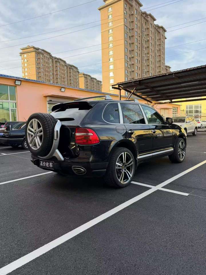 Porsche Cayenne 4.8L Automatic 5