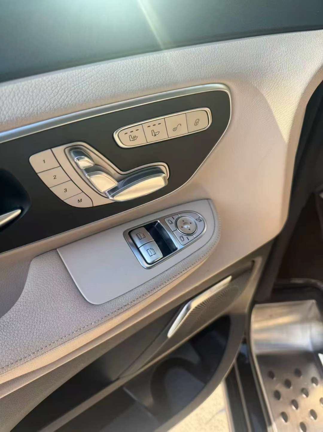 Mercedes-Benz V260L Prestige Long Wheelbase 4