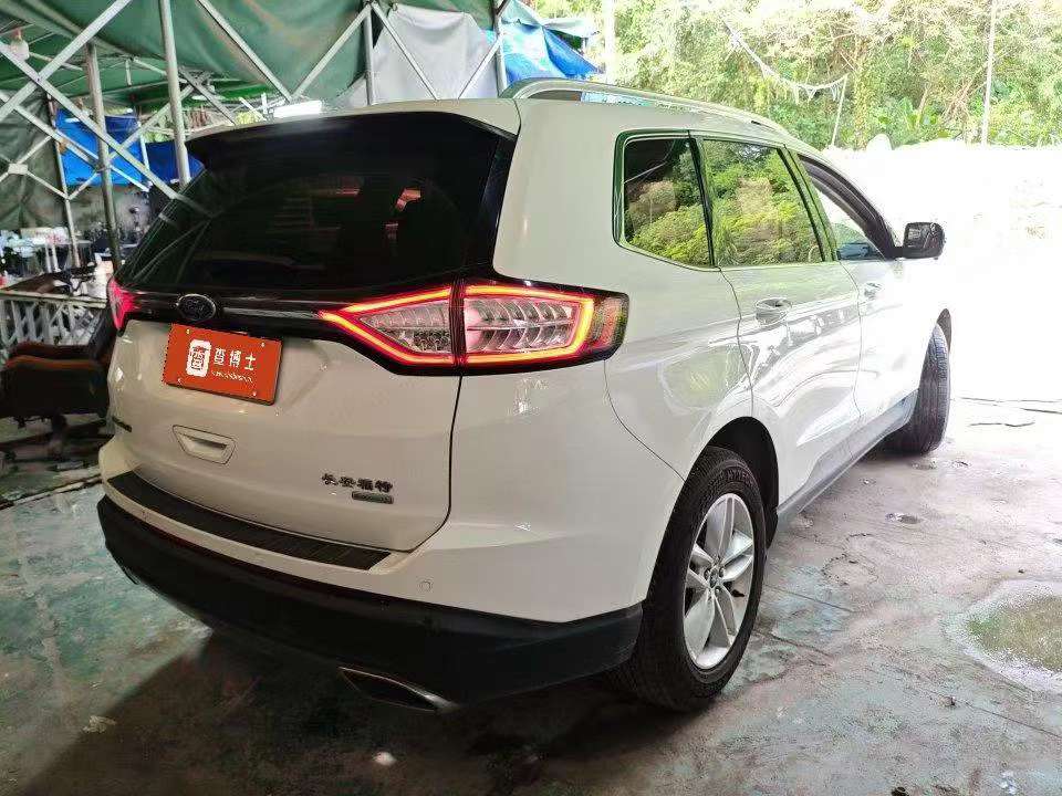 Ford Edge 2.0T 2WD Platinum Edition 3