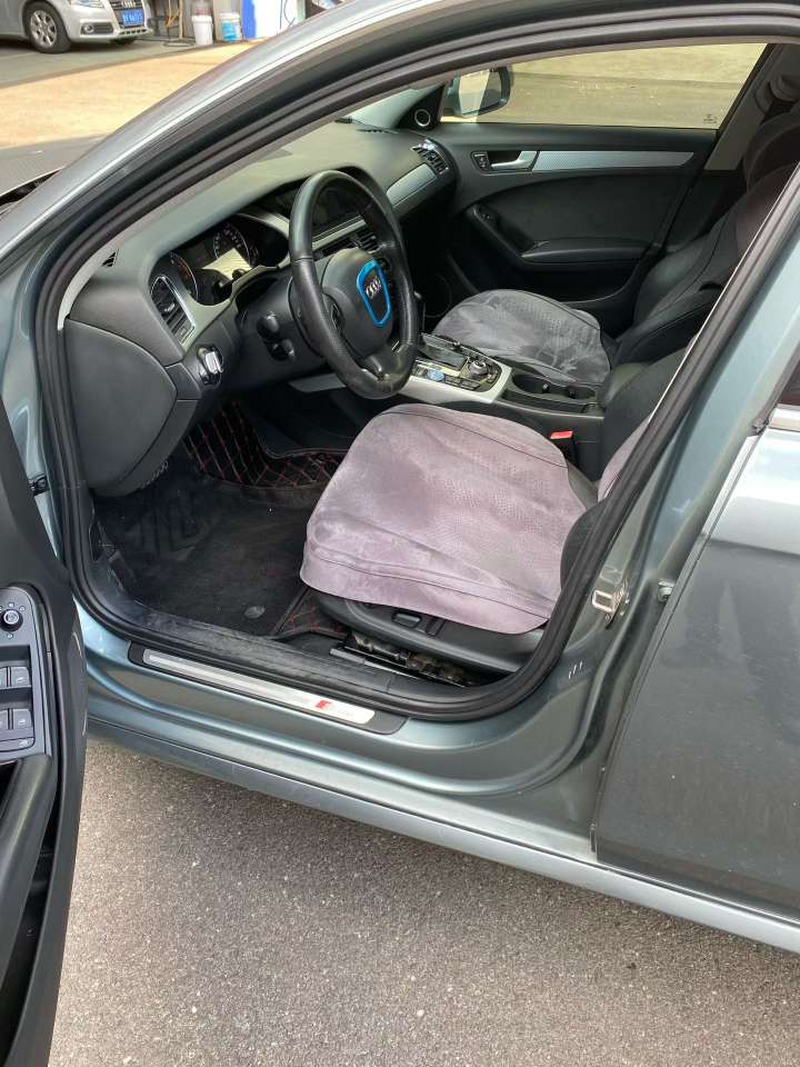 Audi A4L 2.0T High Trim 7