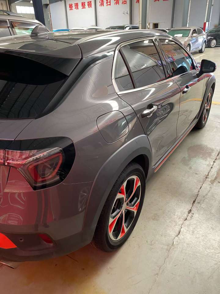 Lynk & Co 02 2.0T 6