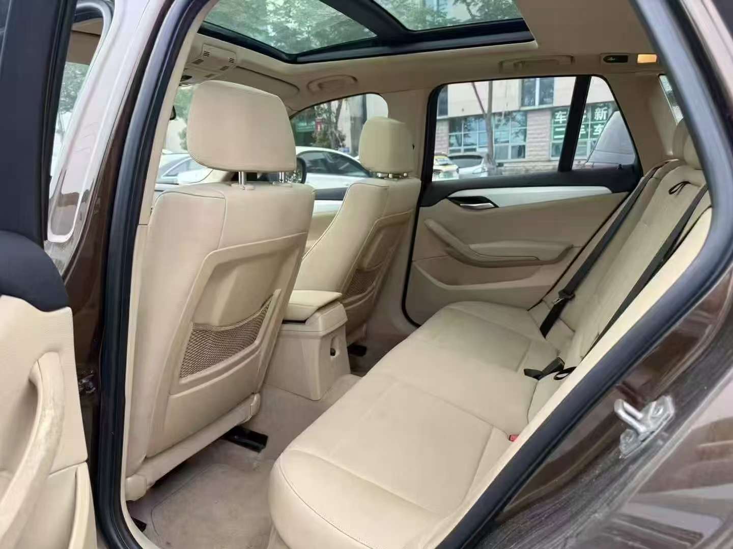 BMW X1 2.0T Panoramic Sunroof Leading Edition 6