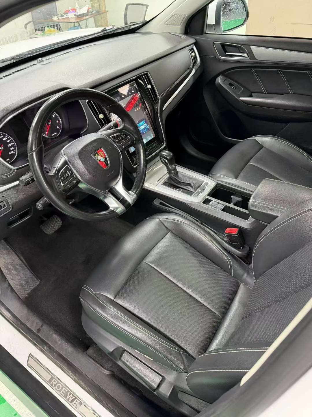 Roewe RX5 1.5T Panoramic Sunroof 4