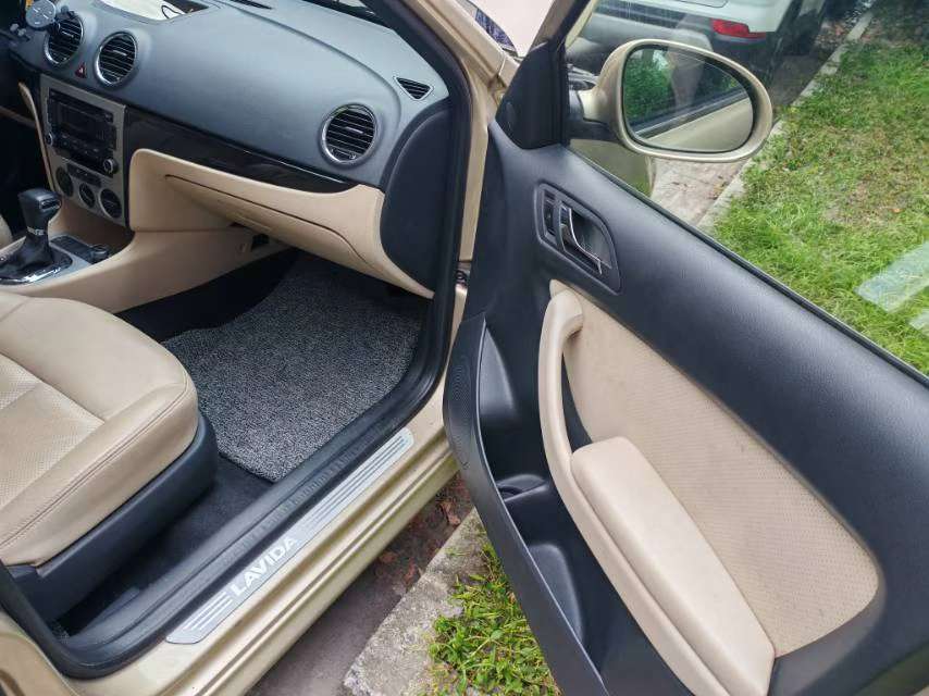 Volkswagen Lavida 4