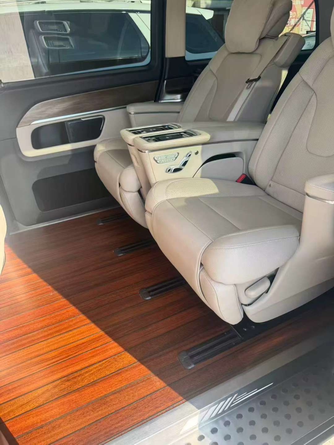 Mercedes-Benz V260L Prestige Long Wheelbase 6