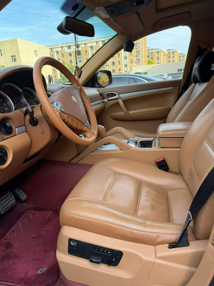 Porsche Cayenne 4.8L Automatic 9