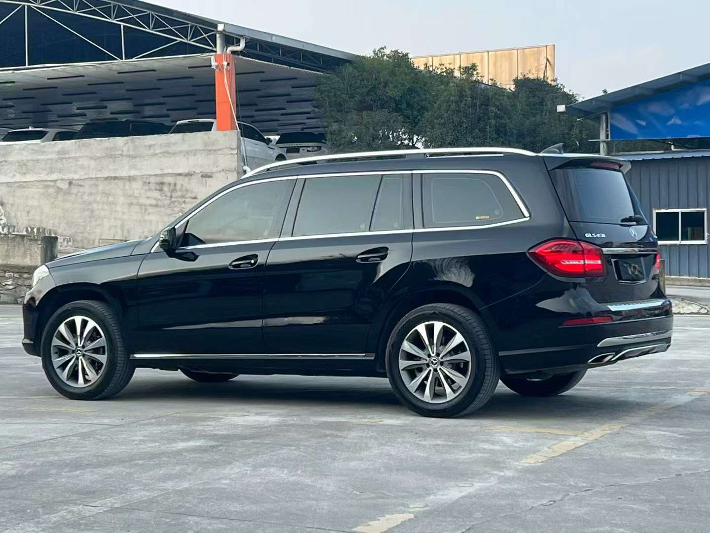 Mercedes-Benz GLS GLS320 7-Seat AWD Full-size SUV 9
