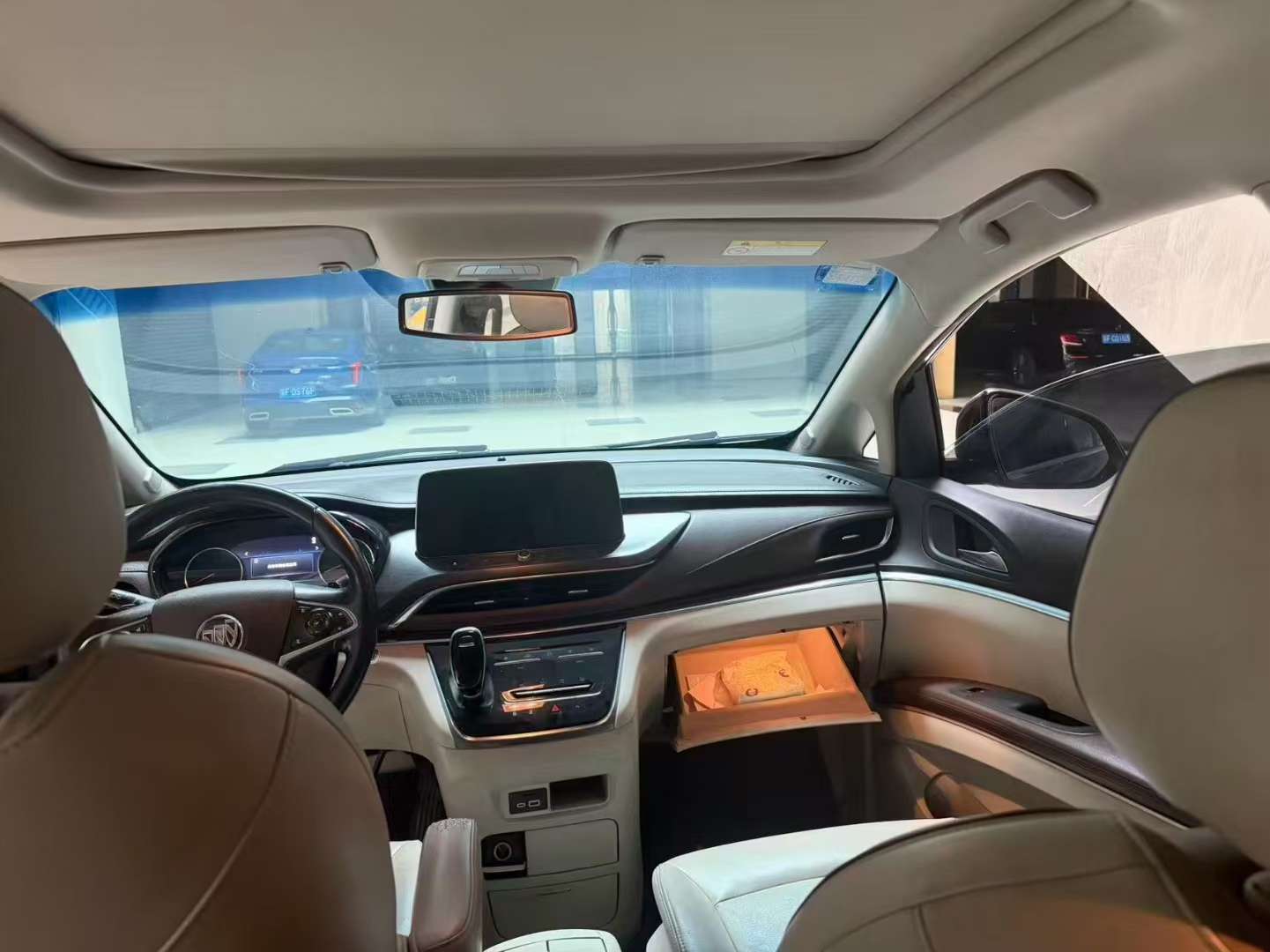 Buick GL8 652 Luxury 6