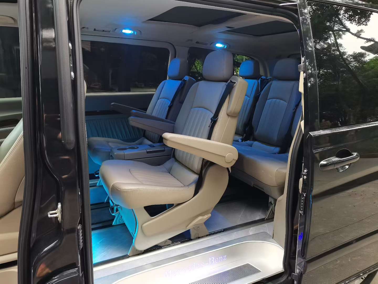 Mercedes-Benz Viano 2.5L Luxury Edition 7