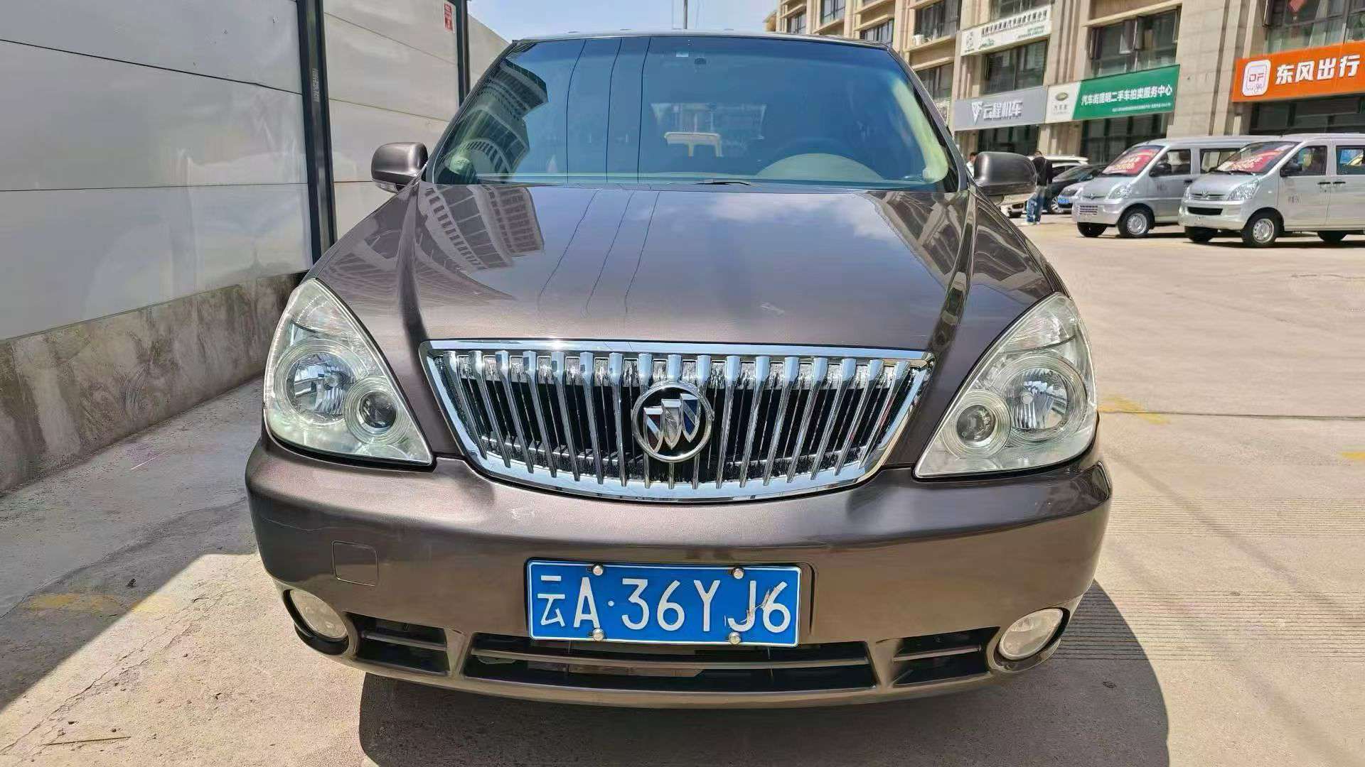 Buick GL8 2.4L Automatic 7-Seater Business Van