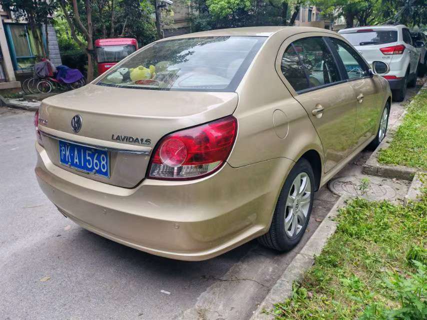 Volkswagen Lavida 9
