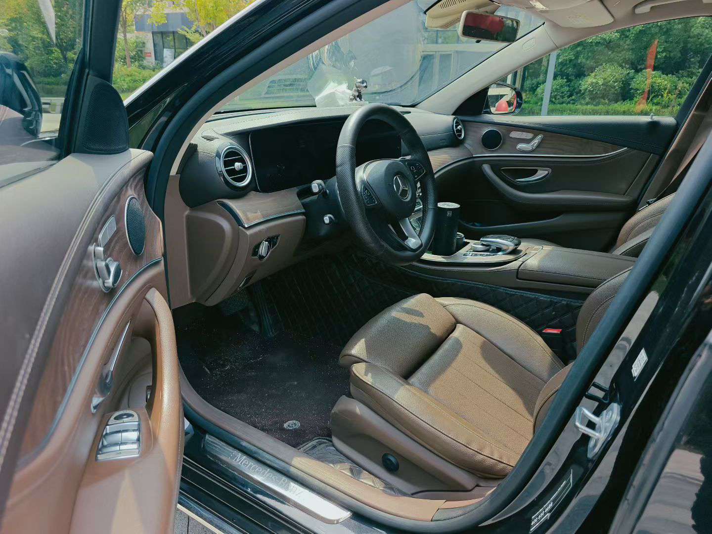 Mercedes-Benz E-Class 2.0T Automatic with Sunroof 4