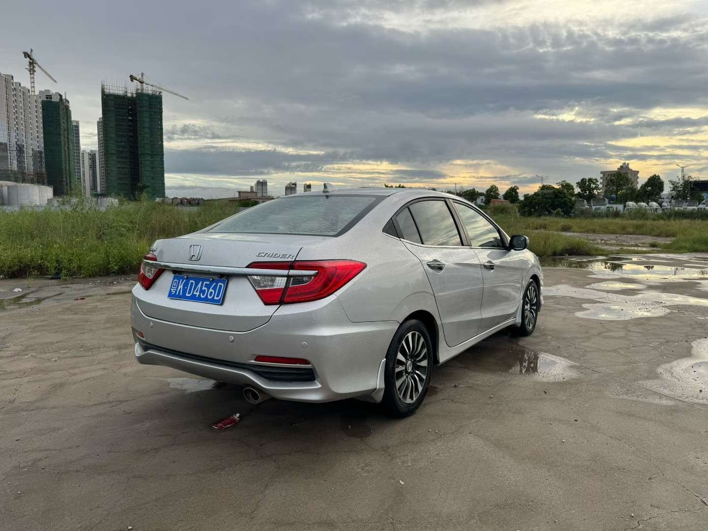 Honda Crider 1.8 Automatic Luxury Edition 4