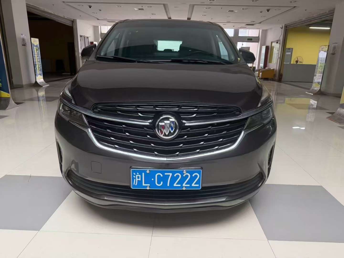 Buick GL8 652 Luxury