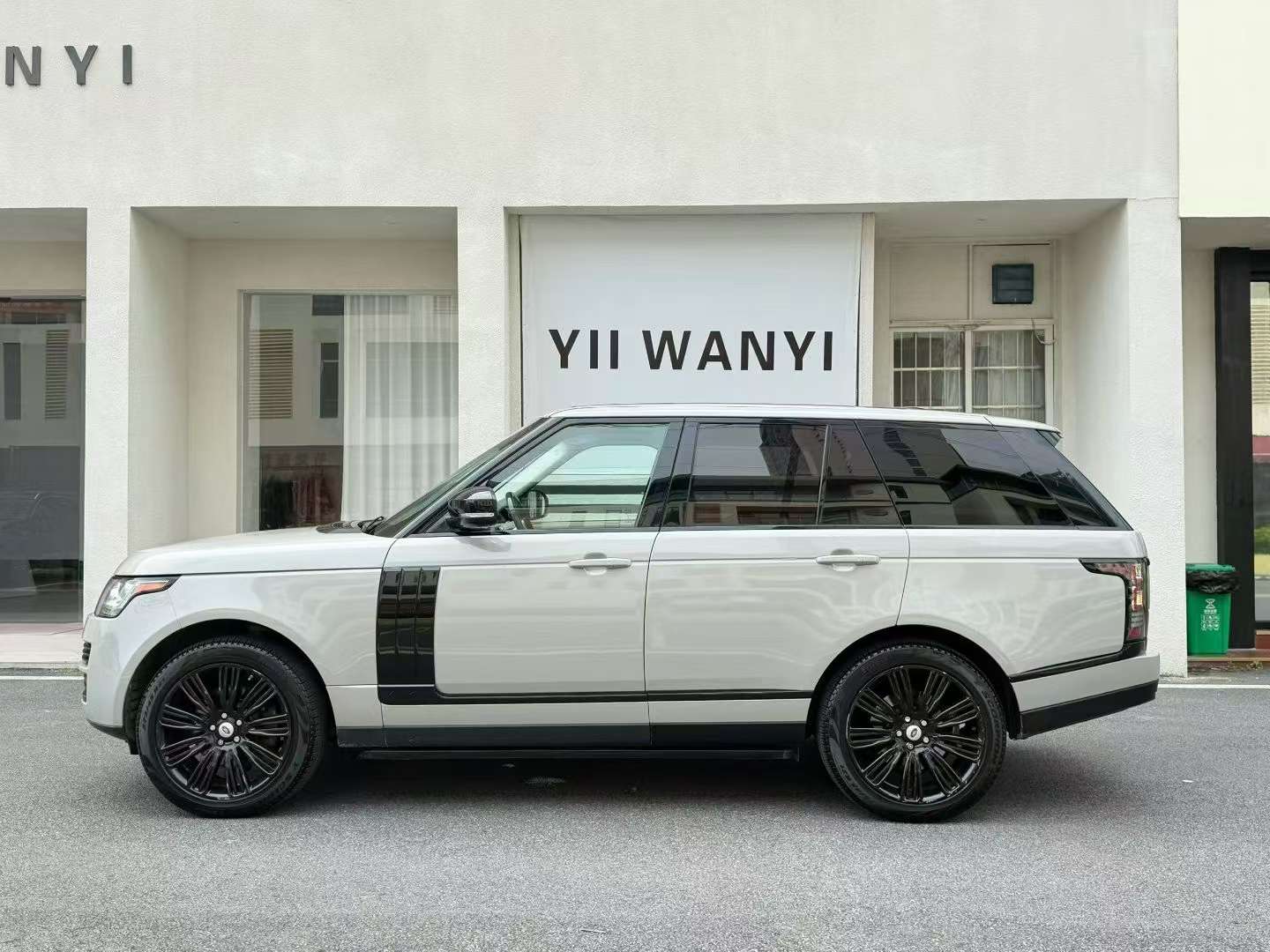 Land Rover Range Rover 3.0T Gasoline High Trim 5
