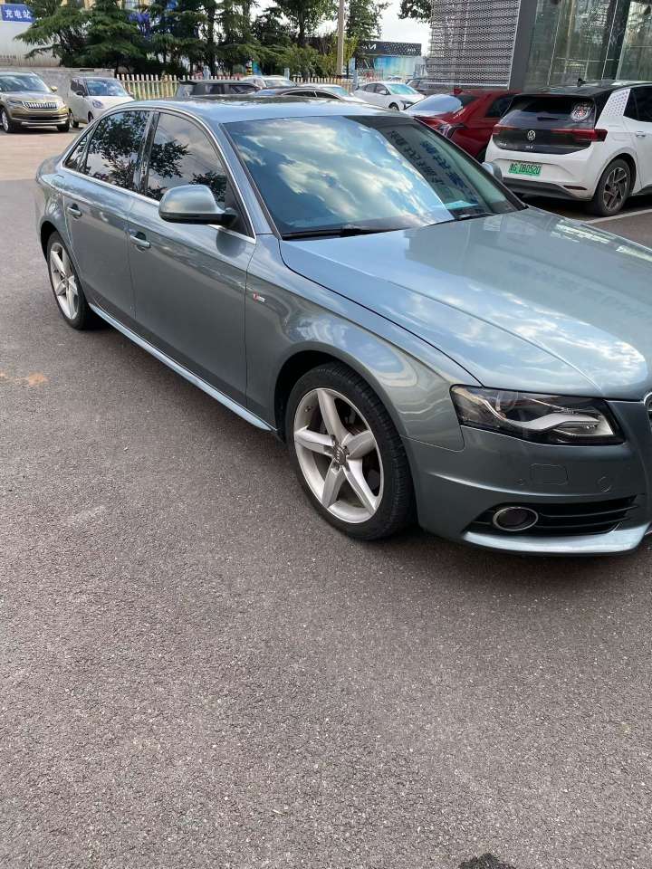 Audi A4L 2.0T High Trim 2