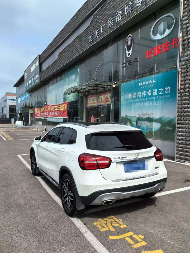 Mercedes-Benz GLA 2017 GLA200 1.6T Automatic Panoramic Sunroof 6