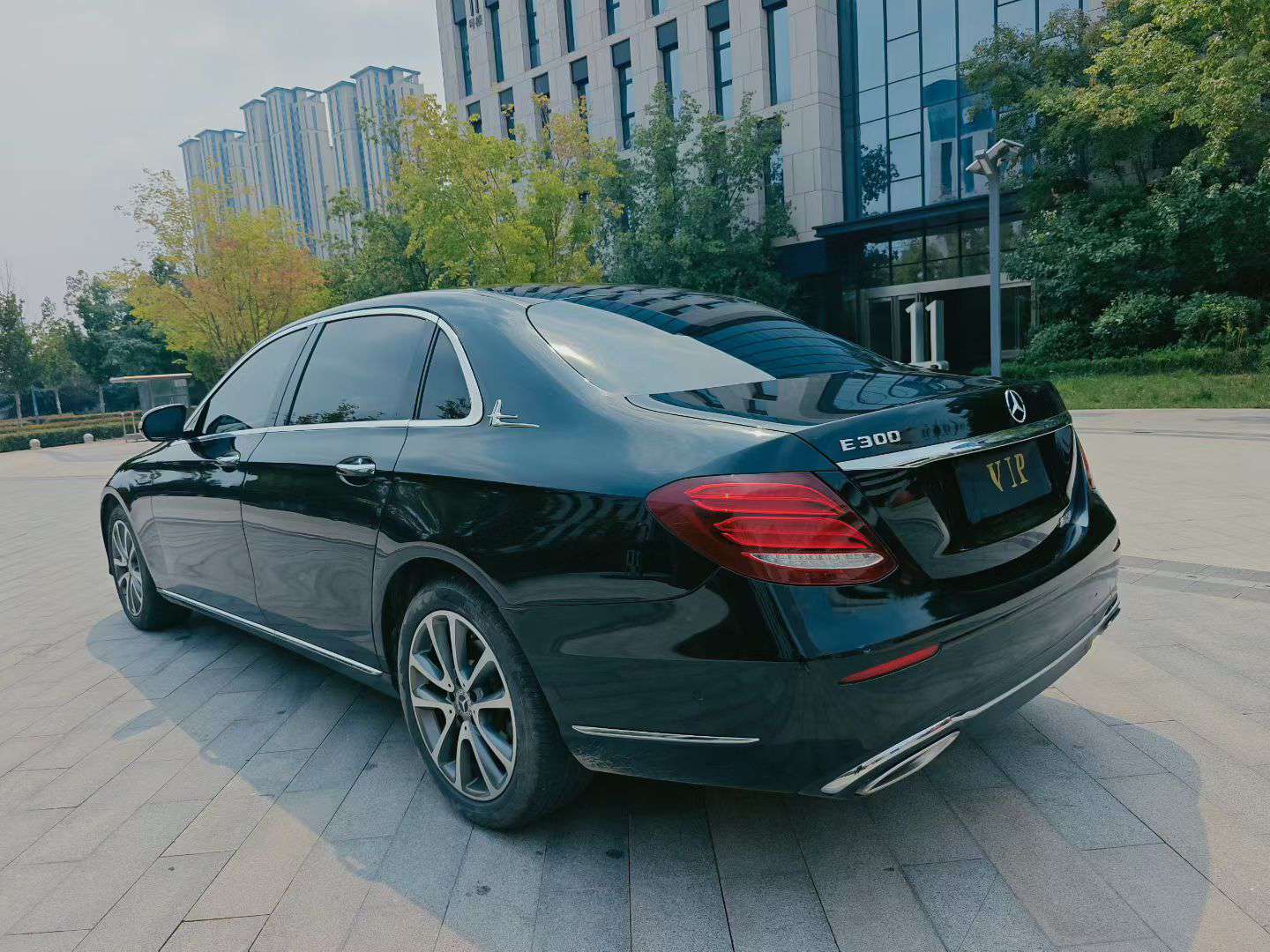 Mercedes-Benz E-Class 2.0T Automatic with Sunroof 8